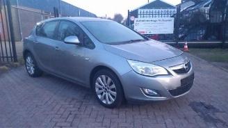 Vrakbiler auto Opel Astra Astra J (PC6/PD6/PE6/PF6), Hatchback 5-drs, 2009 / 2015 1.4 16V ecoFLEX 2010/9