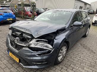 Vaurioauto  passenger cars Renault Mégane Stationcar  1.3 TCe  Equilibre 2023/6