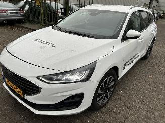 damaged passenger cars Ford Focus 1.0 EcoBoost Hybrid Titanium  Stationcar 2023/2