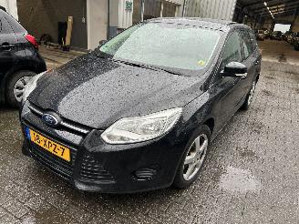 Schadeauto Ford Focus Stationcar 1.0 2012/8