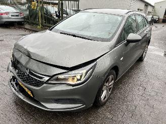 Voiture accidenté Opel Astra Sports Tourer 1.0 Turbo  120 Jaar Edition 2019/5