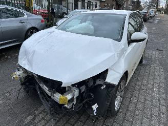 damaged passenger cars Peugeot 308 1.2 PureTech  5 Drs 2020/2