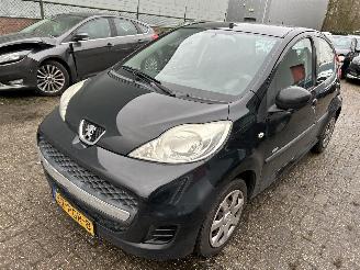 Auto incidentate Peugeot 107 1.0-12V  Millesim 200   5 Drs-Airco 2011/1