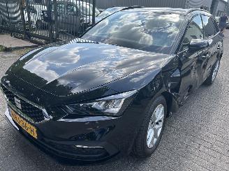 Schadeauto Seat Leon SportsTourer  1.5 Hybird Automaat  ( 1283 KM ) 2025/5