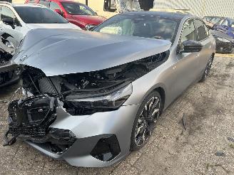 krockskadad bil auto BMW i5 M60  X Drive  84 KWh  ( Nieuw Prijs 130000,00 ) 2024/7