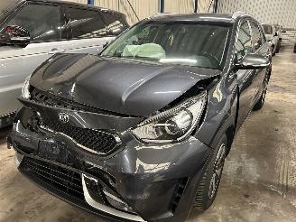 krockskadad bil auto Kia Niro 1.6 GDI Hybrid Dynamic Line Automaat 2018/5