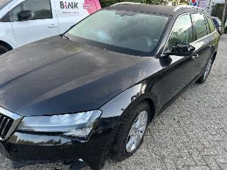 krockskadad bil auto Skoda Superb 1.5 TSI  Automaat Stationcar Business Edition 2024/6