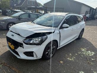 Unfallwagen Ford Focus Stationcar 1.0  Hybrid  ST Line 2022/1