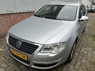 krockskadad bil auto Volkswagen Passat Stationcar  2.0 2006/9