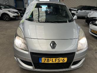 Renault Scenic 1.6 Dynamic picture 2