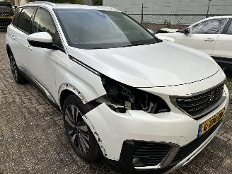 Peugeot 5008 1.2 PureTech Blue lease Premium picture 3