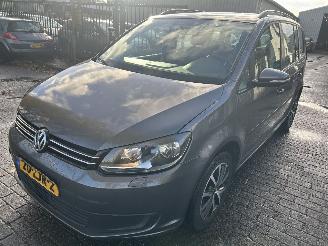 skadebil auto Volkswagen Touran 1.6 TDI  Automaat  ( 7 persoons ) 2012/4