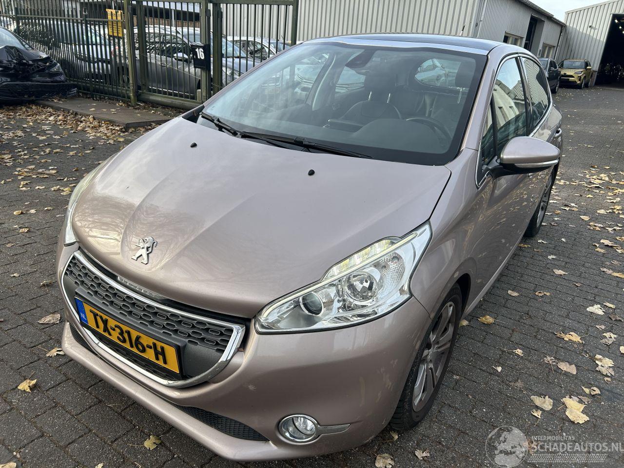 Peugeot 208 1.6 VTI  Allure  5 drs  ( Panoramadak- Leer )