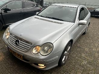 Unfallwagen Mercedes C-klasse Sportcoupe 160   ( 120613 Km ) 2005/8