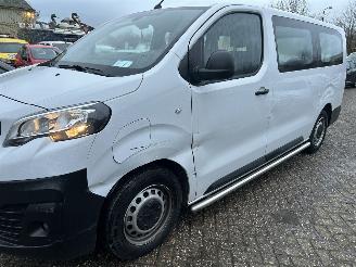 skadebil auto Peugeot Expert Electrisch   Automaat  9 persoons 2023/9