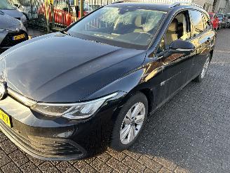 uszkodzony samochody osobowe Volkswagen Golf Stationcar 1.0 TSI Life 2024/1