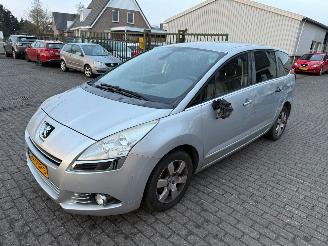 Avarii autoturisme Peugeot 5008 1.6   ( 7 persoons ) 2012/3
