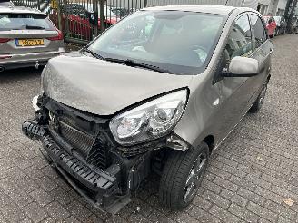 Schadeauto Kia Picanto 1.0 CVVT First Edition 2015/7