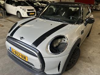 Schadeauto Mini Cooper 1.5 Business Edition 2021/8