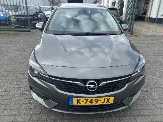 Opel Astra Sports Tourer 1.2 Edition picture 2