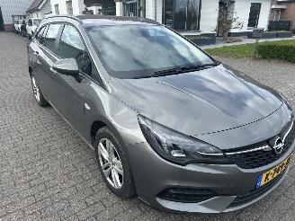 Opel Astra Sports Tourer 1.2 Edition picture 3