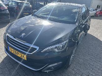 krockskadad bil auto Peugeot 308 SW  1.2 E-THP  Automaat 2014/12