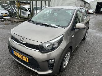 krockskadad bil auto Kia Picanto 1.0 Comfortline 2017/5