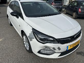 Opel Astra Sports Tourer 1.2 Turbo Edition picture 3