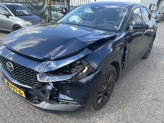 krockskadad bil auto Mazda CX-30 2.5  eSkyActive -G Nagisa     ( 15617 Km ) 2025/11
