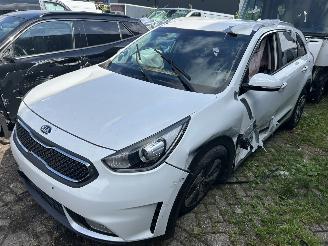 damaged passenger cars Kia Niro 1.6 GDI  Hybrid  Automaat 2016/11