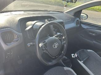 Toyota Aygo 1.0 VVT-i  x-Play   ( Diefstal radio ) picture 12