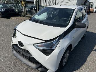 krockskadad bil auto Toyota Aygo 1.0 VVT-i  X-Fun 2019/4