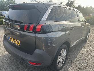 Peugeot 5008 1.2 PureTech  Executive picture 4
