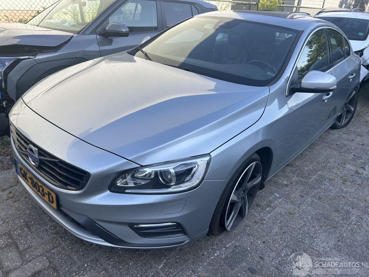 Volvo S-60 2.0 T5 R -Design