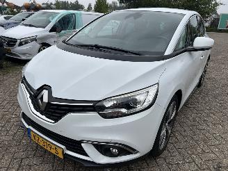 krockskadad bil auto Renault Scenic 1.5 DCI  Intens  Automaat 2017/1