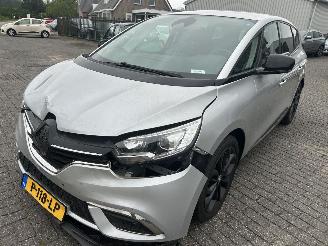 skadebil auto Renault Grand-scenic 1.3 TCe Limited  7 persoons 2021/7