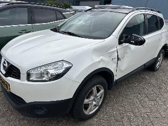 krockskadad bil auto Nissan Qashqai 1.6 Connect Edition +2 2013/6