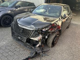 damaged passenger cars Peugeot 2008 1.2 PurTech Active 2024/5