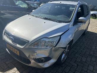 skadebil auto Ford Focus 1.6 Stationcar 2010/9