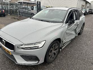 krockskadad bil auto Volvo V-60 2.0  B3  Automaat Essential Edition 2024/1