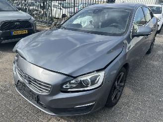 Vaurioauto  passenger cars Volvo S-60 1.5  T3   Automaat 2015/8