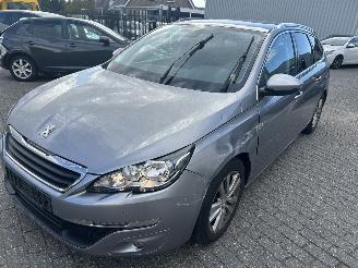 Unfallwagen Peugeot 308 SW  1.2 Pure Tech Exclusive 2015/11