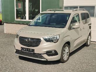 krockskadad bil auto Opel Combo 1.2 Life Tour Clima Cruis Navi 2019/6