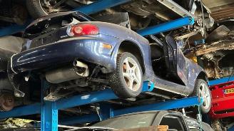 Vrakbiler auto Mazda MX-5 MX-5 (NB18/35/8C), Cabrio, 1998 / 2005 1.6i 16V 2002
