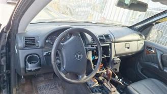 Mercedes ML ML I (163), SUV, 1998 / 2005 400 4.0 CDI V8 32V picture 10