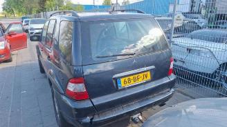 Mercedes ML ML I (163), SUV, 1998 / 2005 400 4.0 CDI V8 32V picture 5