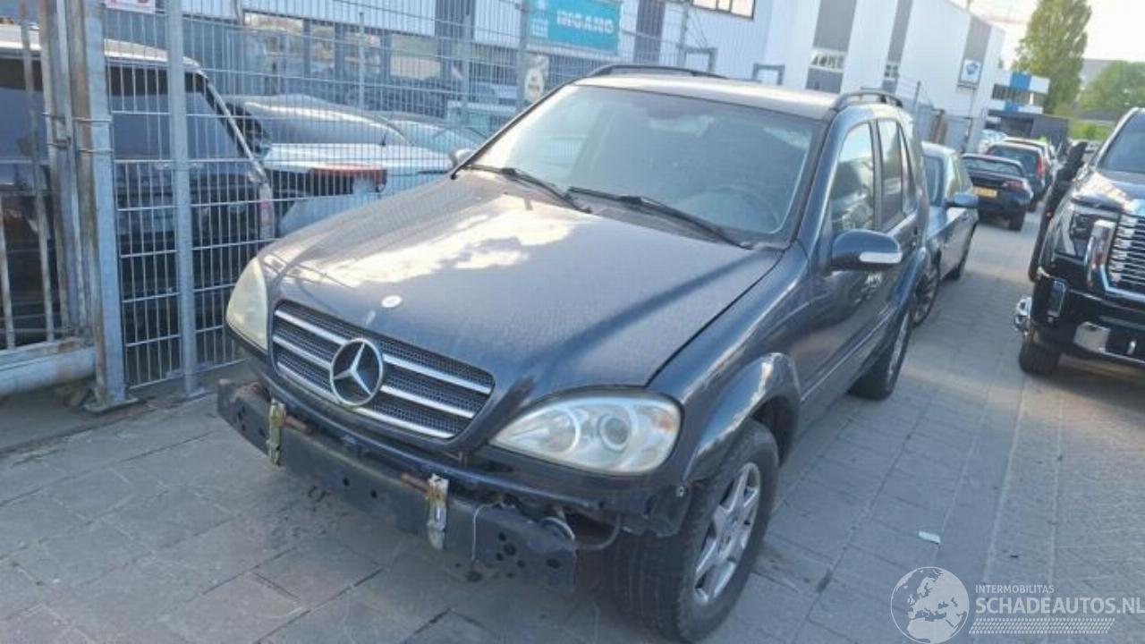 Mercedes ML ML I (163), SUV, 1998 / 2005 400 4.0 CDI V8 32V
