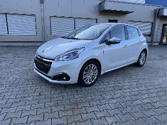 krockskadad bil auto Peugeot 208 1.6 DIESEL ALURE NAVI KLIMA 5 TURIG 2017/11
