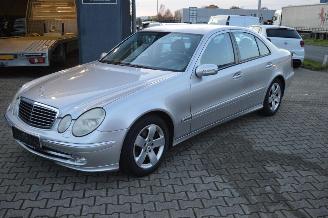 krockskadad bil auto Mercedes E-klasse 200 CDI AVANTGARDE SCHUIFDAK AUTOMAAT SHZ 2004/2