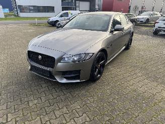 Schadeauto Jaguar XF 2.0 D AUTOMATIK R-SPORT BLACK LEDER NAVI KLIMA VOLL 2018/12